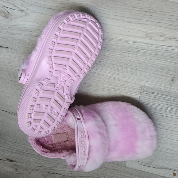 Fuzzy Crocs - Picture 2 of 5